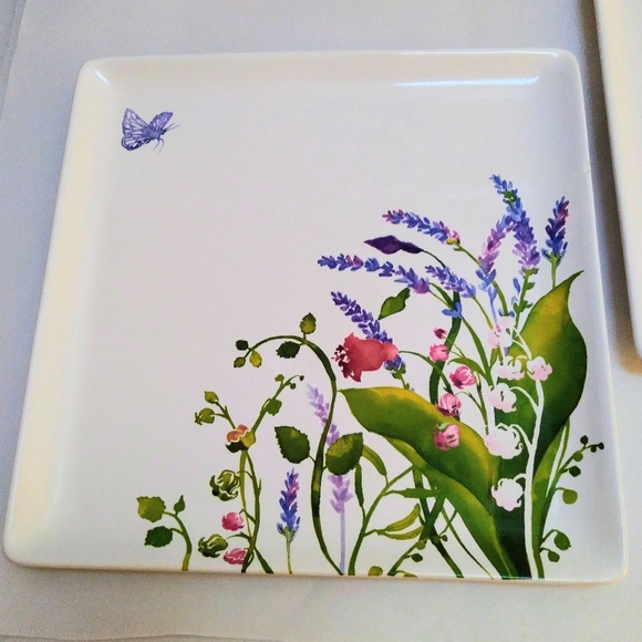 (2) Crabtree & Evelyn Square 9.5"x 9.5" Ceramic Dinner Plates with Floral Design - Picture 6 of 11